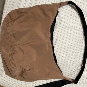 BAGGU Crossbody Bag in Brown with Black Strap
